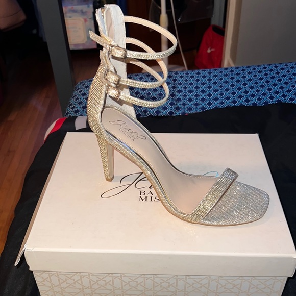 Jewel Badgley Mischka Shoes - NWOT Badgley Mischka size 9
